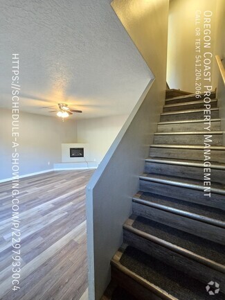 Building Photo - 131 Ainslee Ave