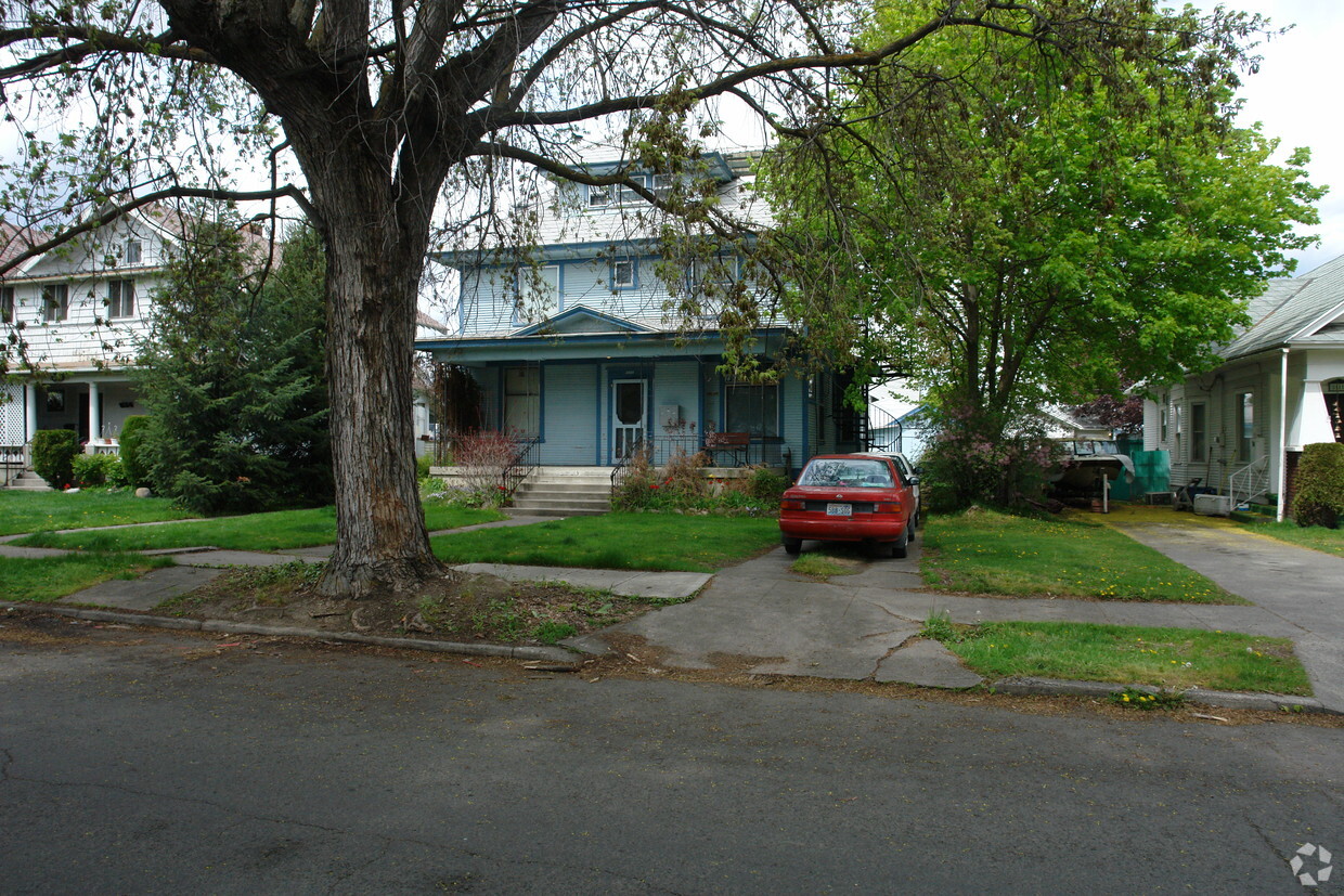 Building Photo - 820 W Montgomery Ave