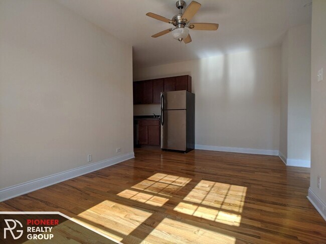 Foto del edificio - 949 W Cornelia Ave