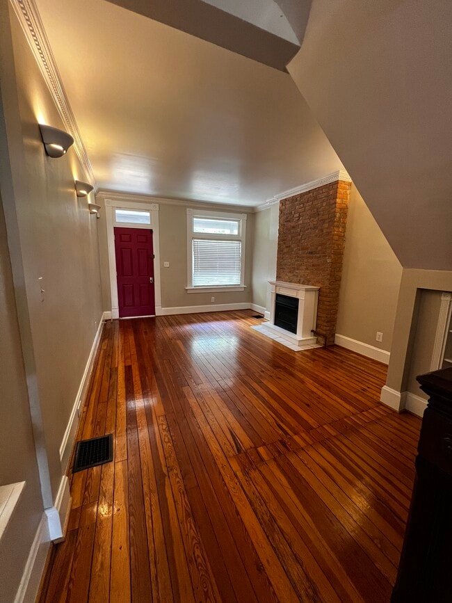 Living room - 461 E Beck St