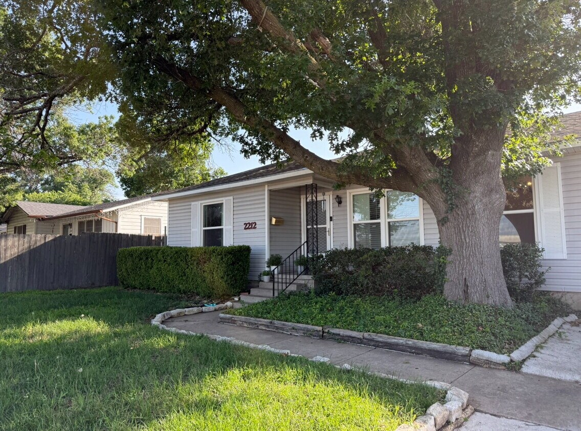 Foto principal - 2212 N 43rd St