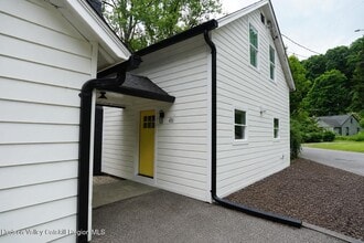 Building Photo - 490 Mill St