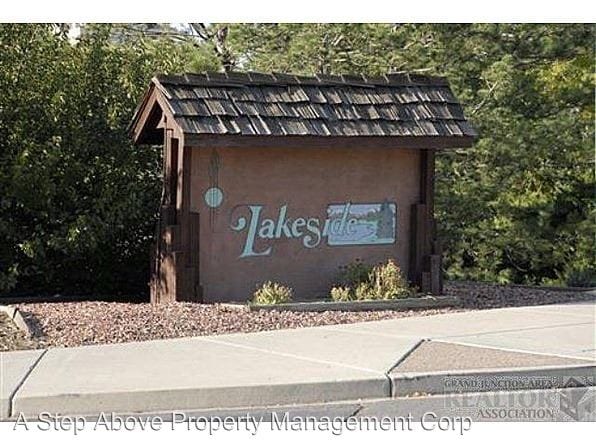 Building Photo - 3156 Lakeside Dr