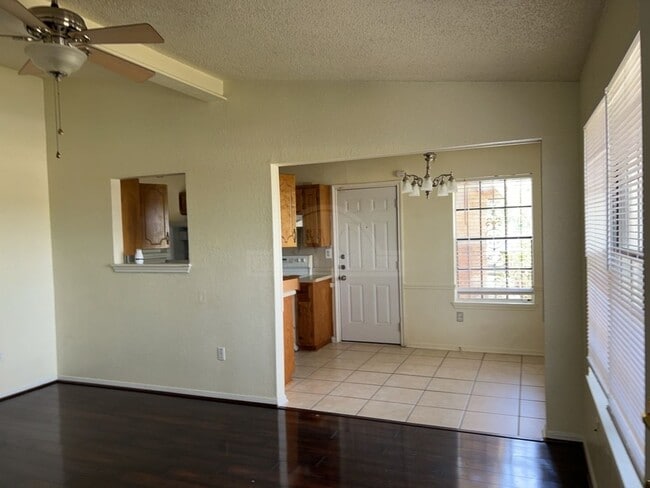 Foto del edificio - 2224 Spicewood Dr