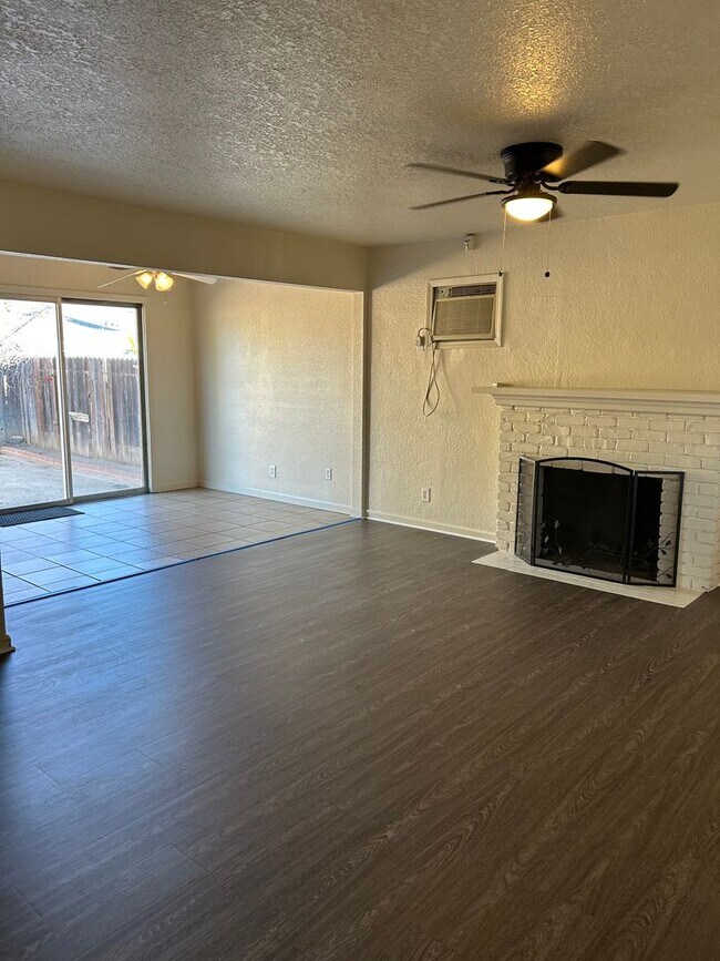 Building Photo - REDUCED!!!