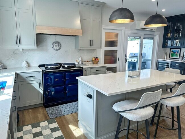 Building Photo - 15 Waban St