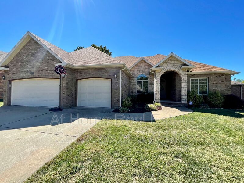 878 W Chestnut Bend Cir, Nixa, MO 65714 House Rental in Nixa, MO