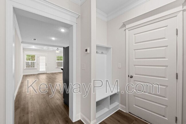 Building Photo - 317 Sumac Trail