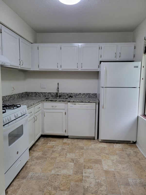 Foto del edificio - 9629 White Acre Rd
