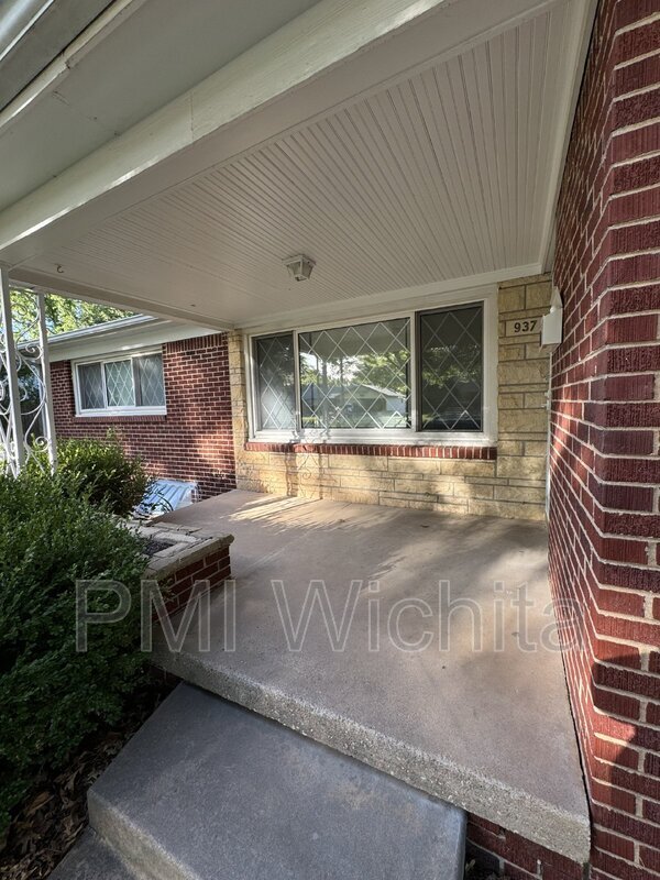 Building Photo - 937 S Broadmoor St