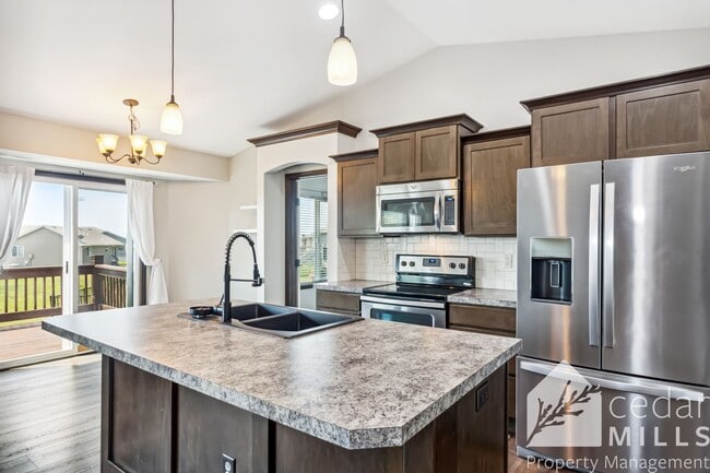 Building Photo - 5 Bedroom in Derby