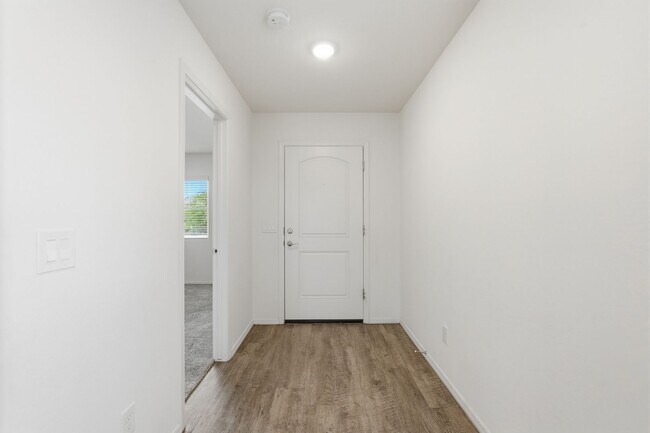 Building Photo - 4bedroom 2 bath single family home!