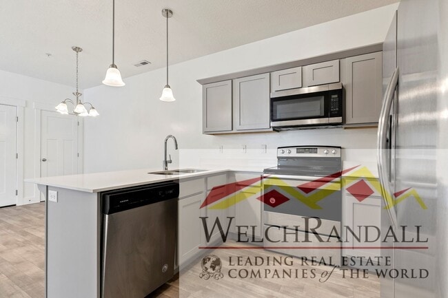 Building Photo - Stylish Vineyard Condo – 3 Beds, 2 Baths, ...