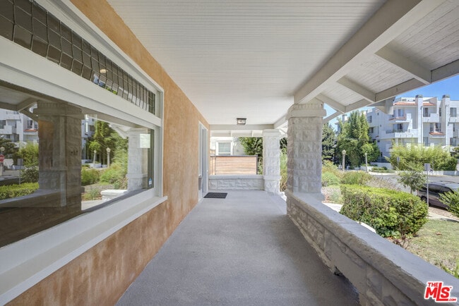 Building Photo - 407 S Norton Ave