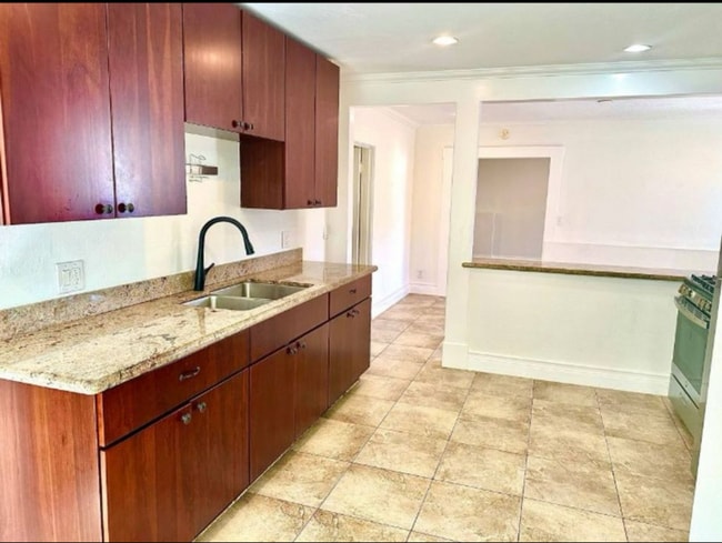 Foto del edificio - 5930 Orchard Ave