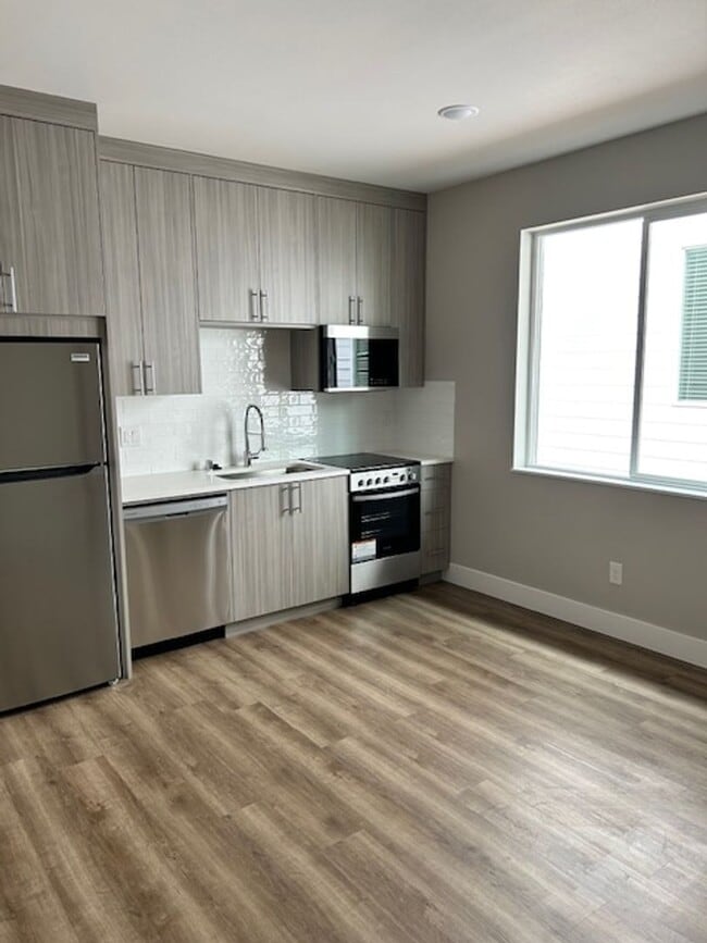 Building Photo - Brand New- Single Level 1 Bedroom