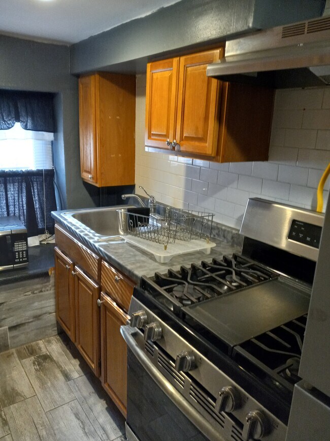 Building Photo - 1227 S 59th St
