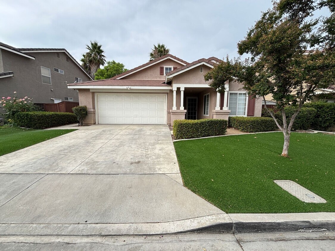 Primary Photo - Charming home in gated community in Missio...