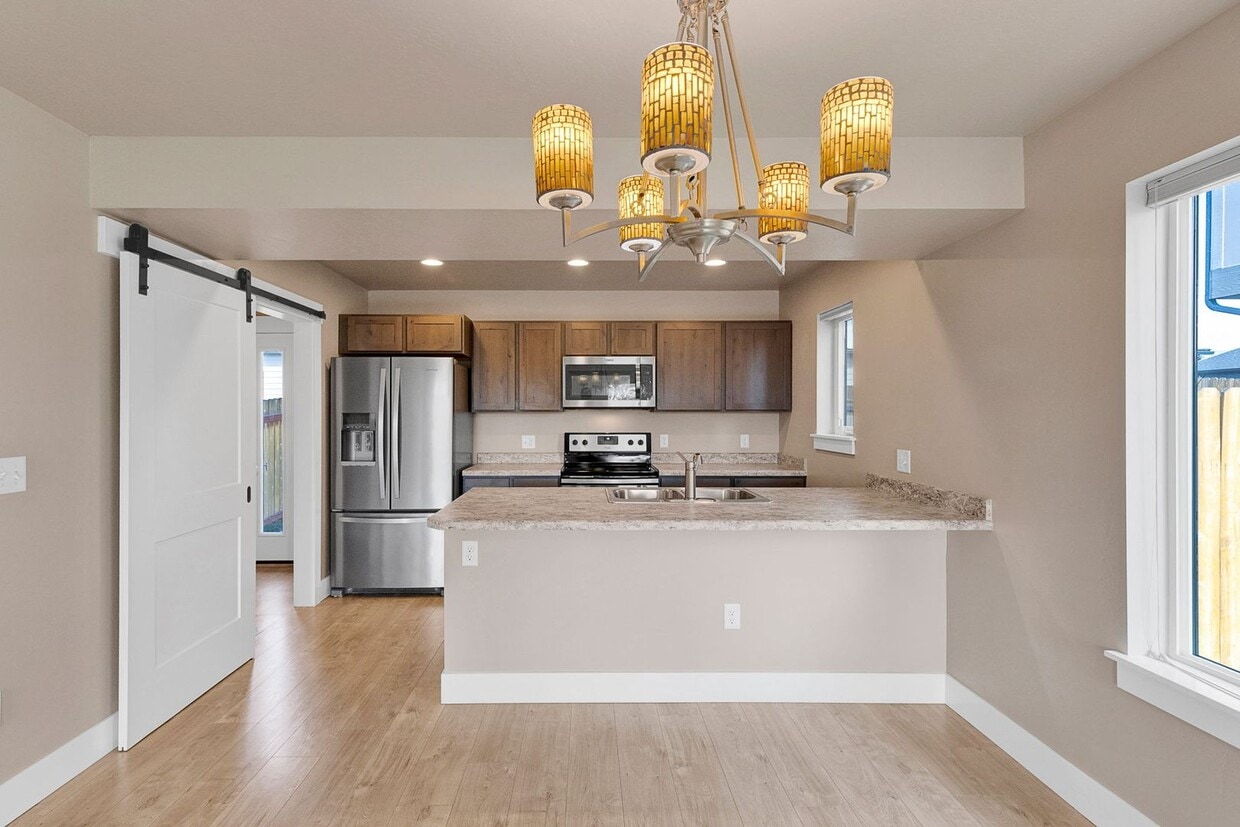 Primary Photo - 3 Bed 2.5 Bath Townhome | Peaceful Locatio...