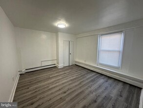 Building Photo - 224 Long Ln