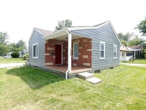 Building Photo - 2200 E 7th St