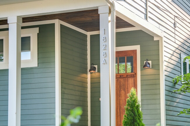 Building Photo - 1828 11th Ave N