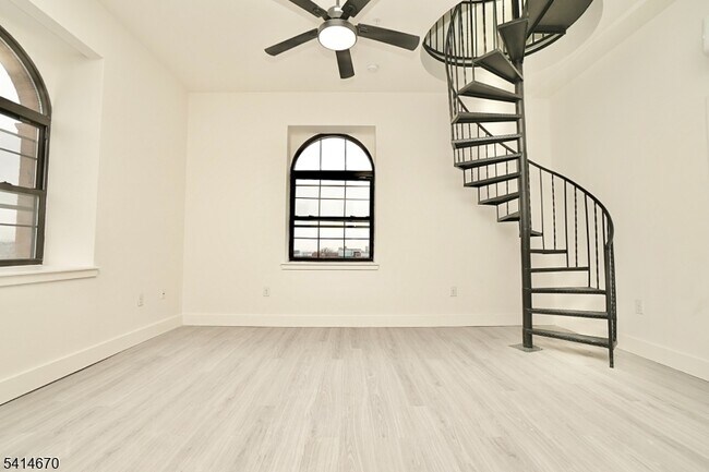 Foto del edificio - 536 Central Ave