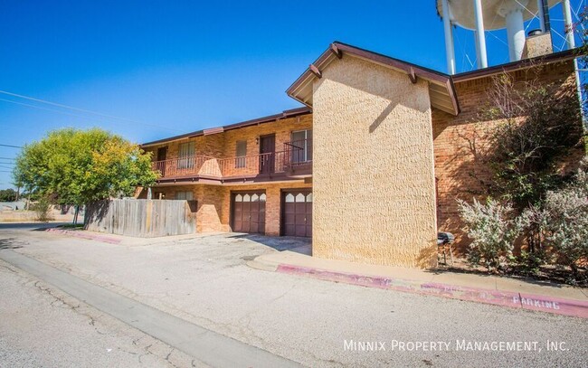 Building Photo - 1904 Midland Dr