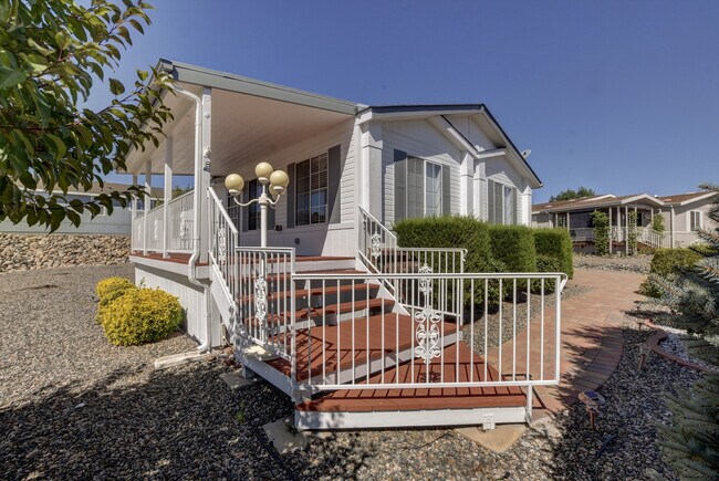 Foto del edificio - Beautiful 3 Bedroom in Vista Del Lago!