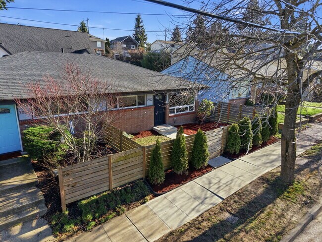 Foto del edificio - 7922 9th Ave SW