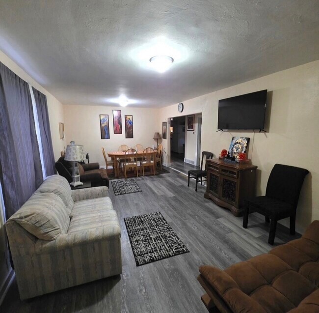 Building Photo - 457 Vineyard Ave