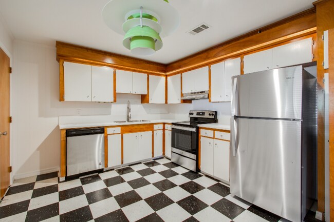 Foto del edificio - 734 Sherwood Dr