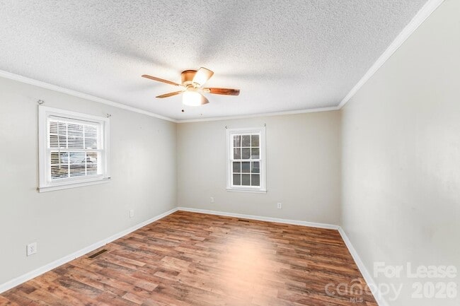 Building Photo - 909 Marion St