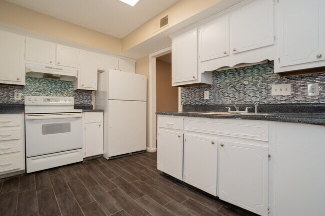 Building Photo - 4814 Regal Dr