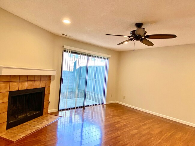 Building Photo - $2690 - GORGEOUS 2BED REMODELED CONDO IN C...