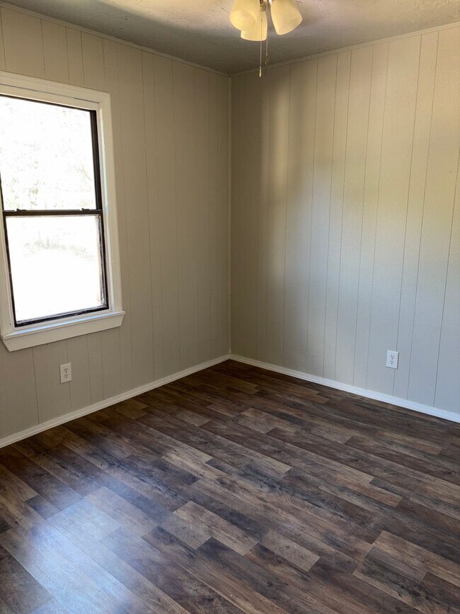 Building Photo - 5904 S Dimple Dr