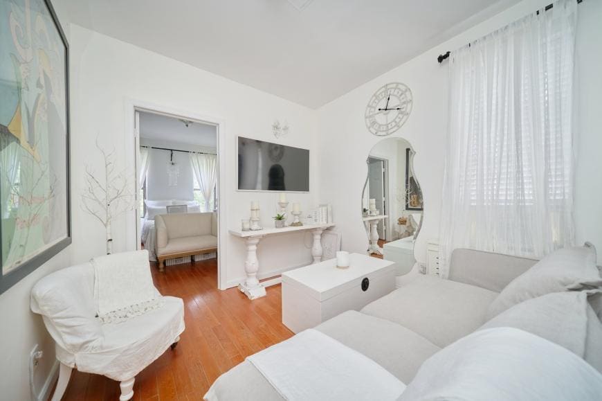 Primary Photo - 1 bedroom in NEW YORK NY 10128