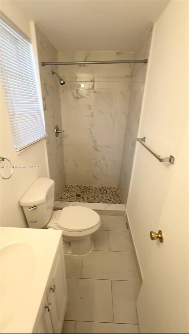 Foto del edificio - 335 NW 32nd St