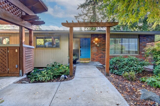 Photo - 5bd/2.75ba Shoreline House