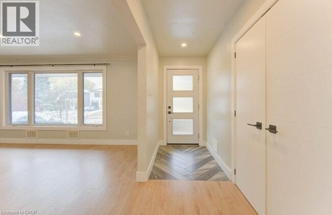 Building Photo - 248 Dumfries Ave