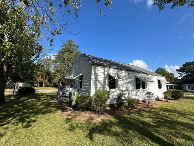 Building Photo - Modernized 3 bed 1 bath house