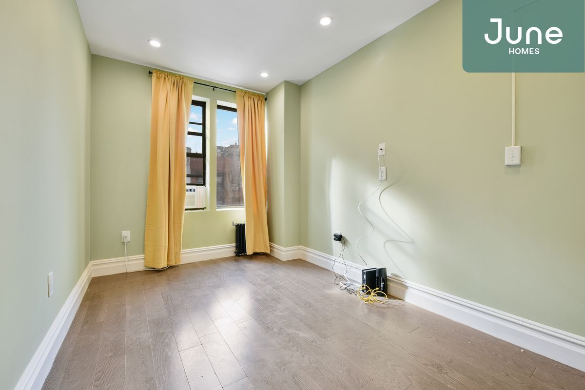 Primary Photo - ROOM ONLY in 3-bed/2.0-bath Home