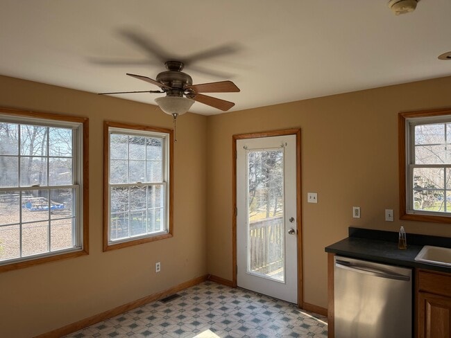 Foto del edificio - 545 Old Stage Rd