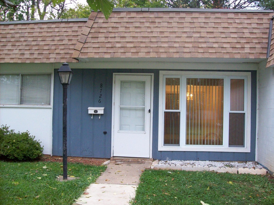 Primary Photo - 8726 Richmond Ave