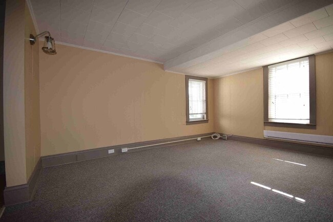 Building Photo - 45 Westmount Dr S
