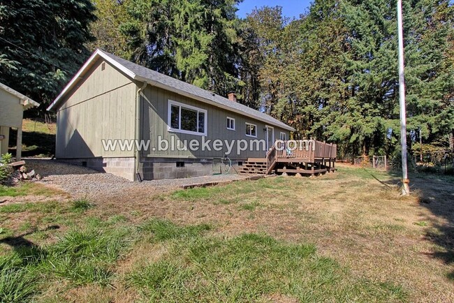 Building Photo - 1 Acre  Hobby Farm with 3 Bed, 1 Bath Home...