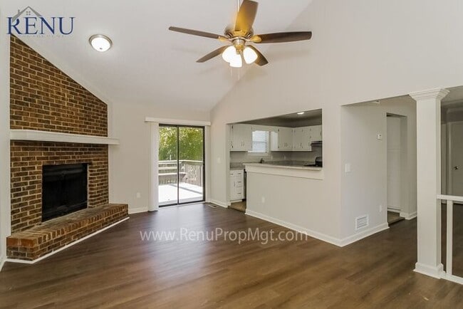 Foto del edificio - This home is available for NO CONTACT show...