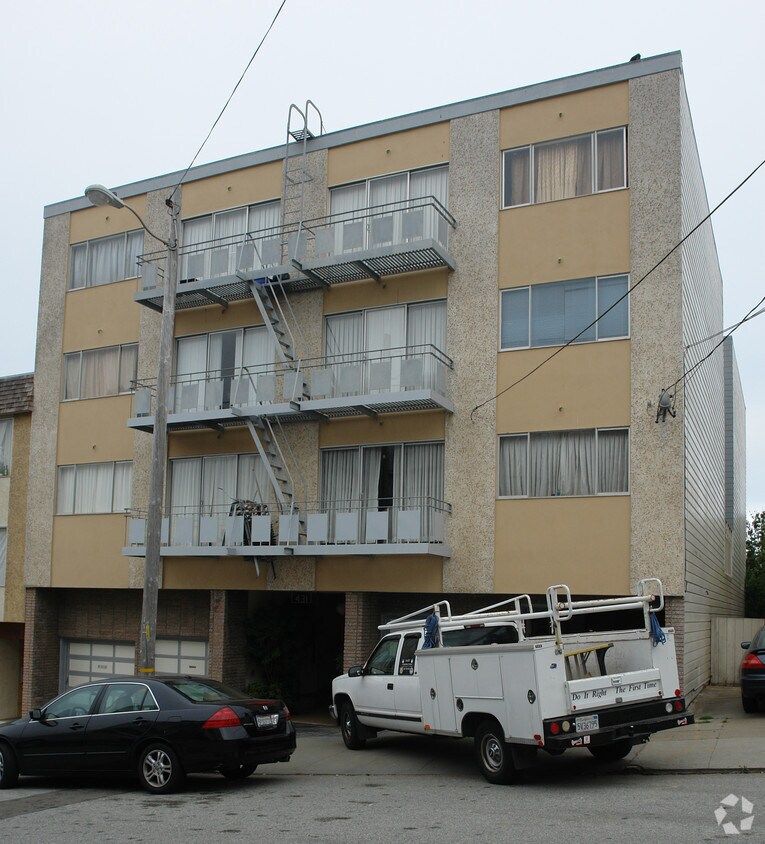Building Photo - 431 44th Ave