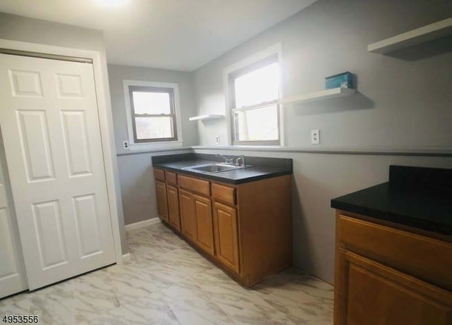 Foto del edificio - 11 David Rd