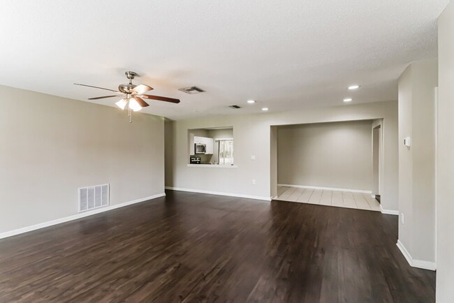 Foto del edificio - 5146 Londonderry Ln